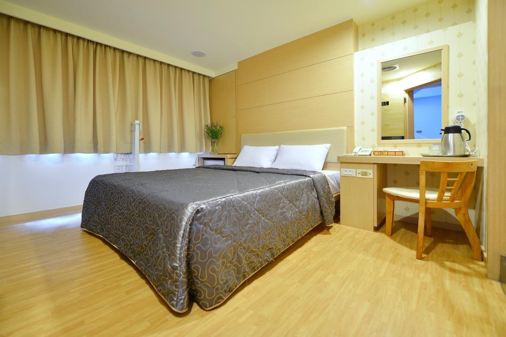 Ing Wang Hotel Tainan Eksteriør billede